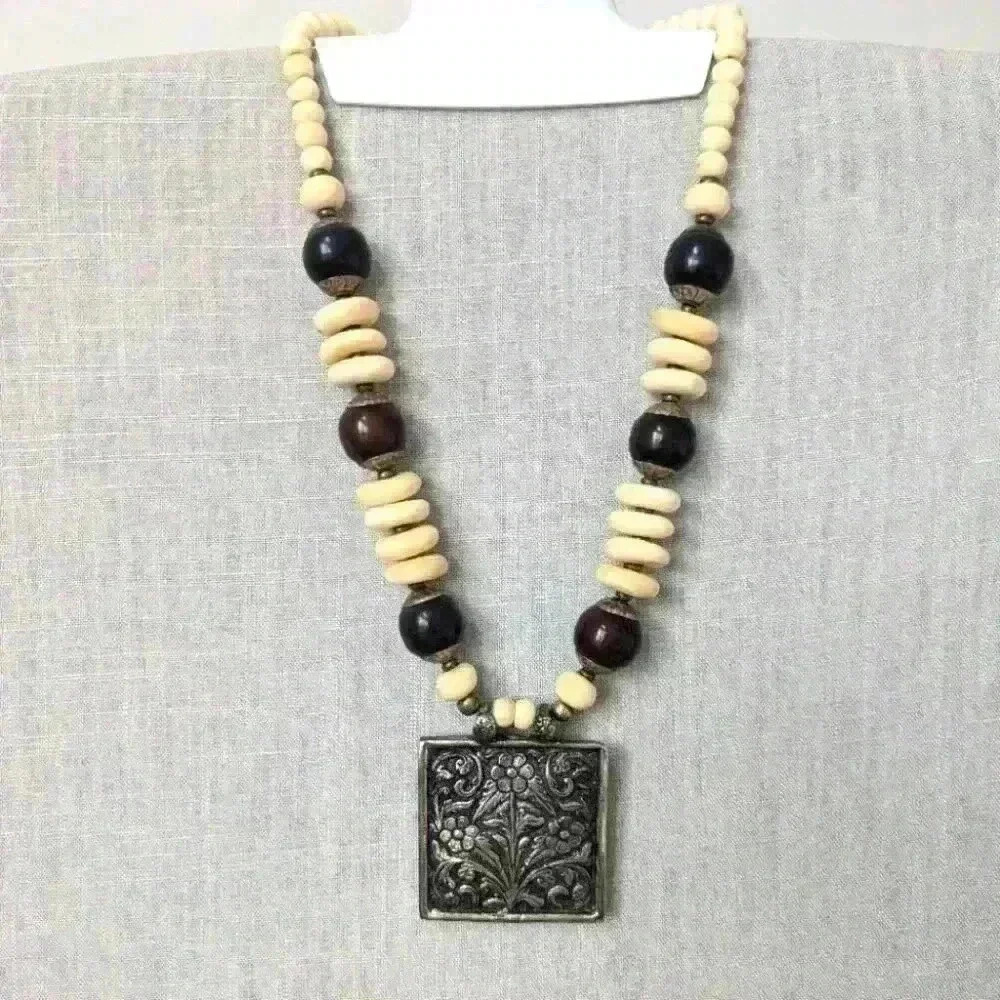Banana Republic Cream Tribal Ethnic Chunky Black Brown Beaded Necklace - New